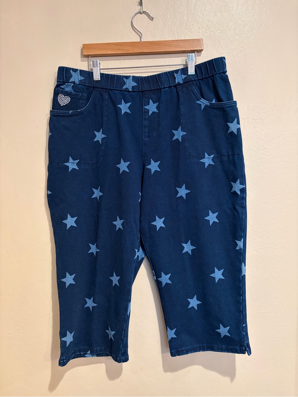 Dream Jeannes by Quacker Factory Vintage Denim Capris w/ Blue Stars, size L